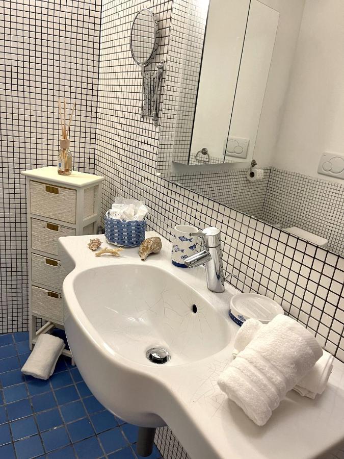 شقة Cozy Loft Marina View سافونا المظهر الخارجي الصورة