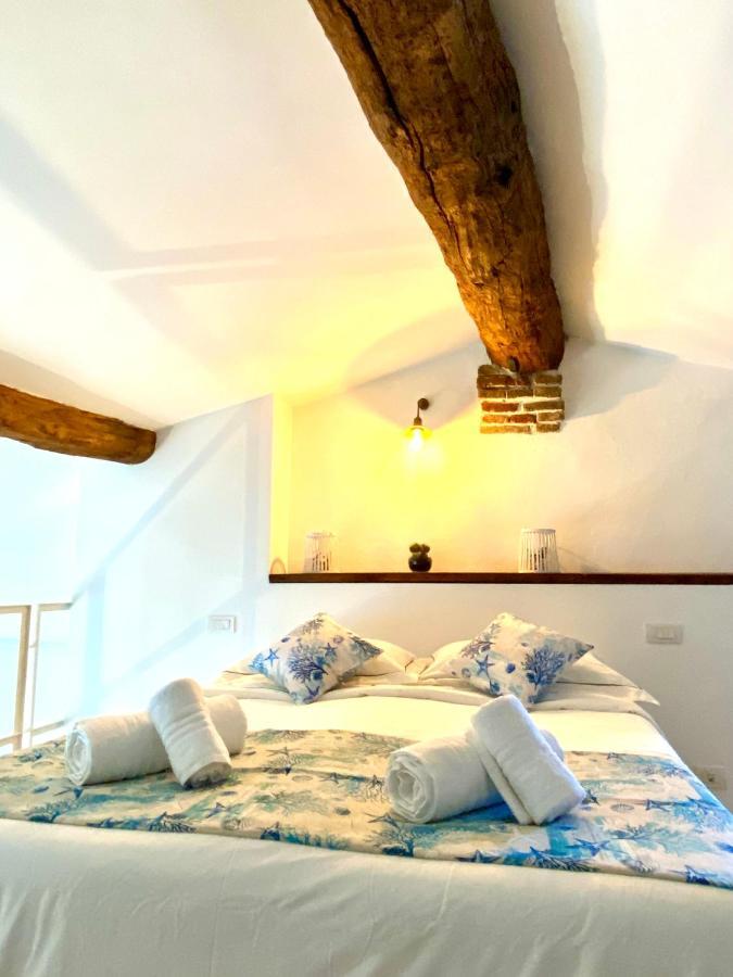 شقة Cozy Loft Marina View سافونا المظهر الخارجي الصورة
