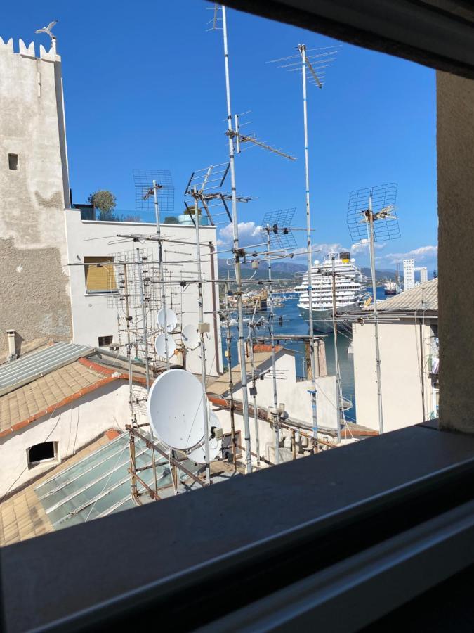 شقة Cozy Loft Marina View سافونا المظهر الخارجي الصورة